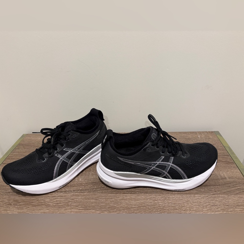 Asics Kayano 31 Black/White/Silver Size 7.5 Women's Running Shoes